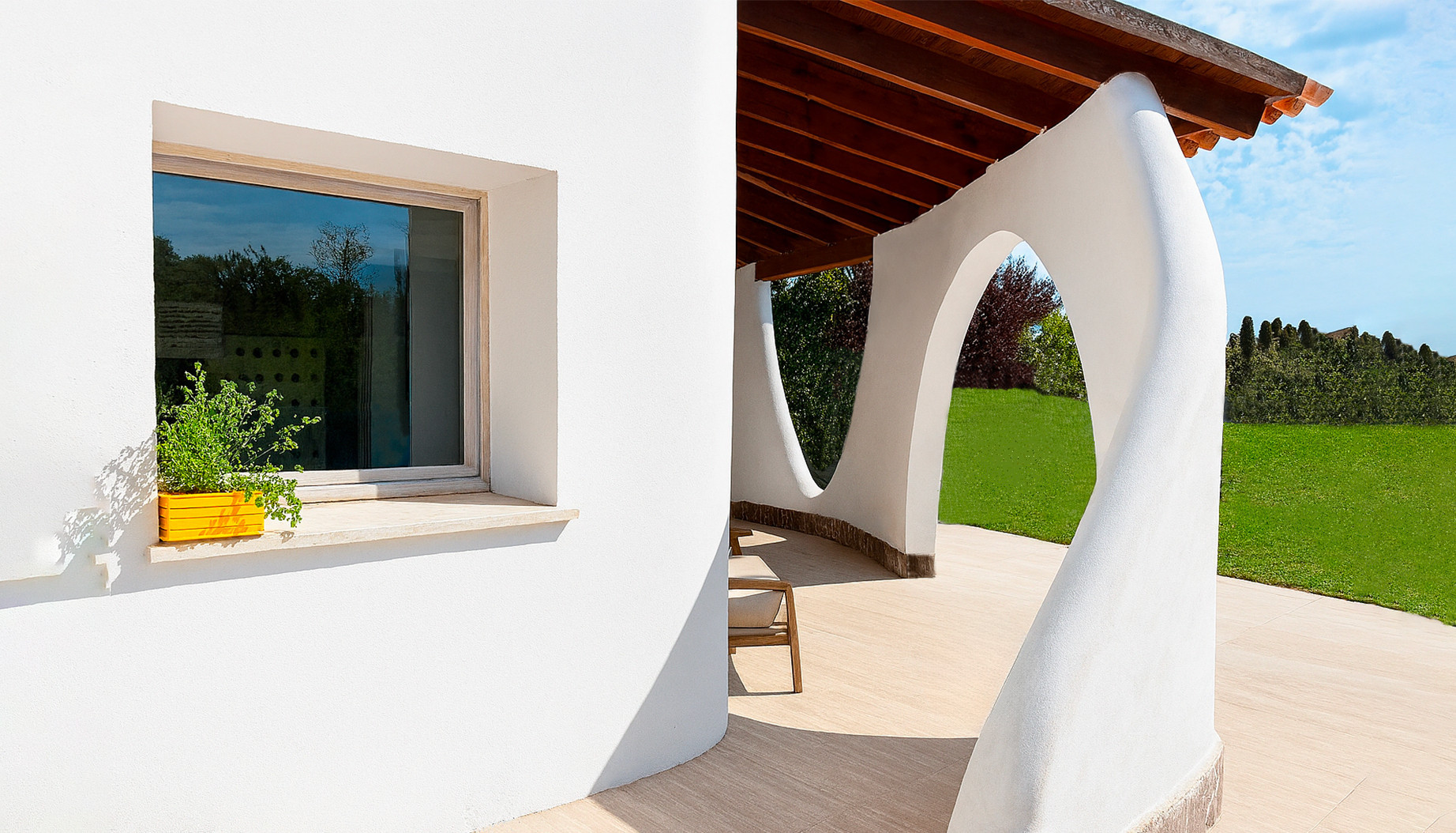 Portico bianco con aperture ad arco e giardino di 10 paesaggi